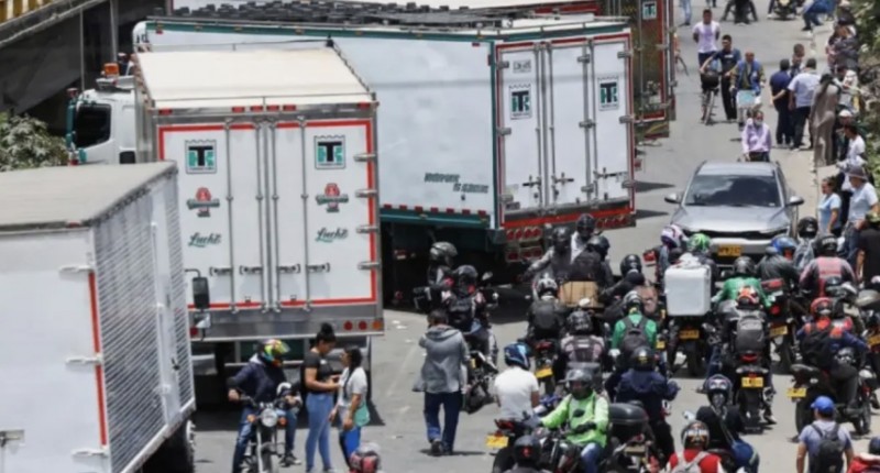 TRANSPORTISTAS Y AGRICULTORES ANUNCIAN NUEVOS BLOQUEOS LA PRÓXIMA SEMANA: EXIGEN SEGURIDAD Y APOYOS AL CAMPO