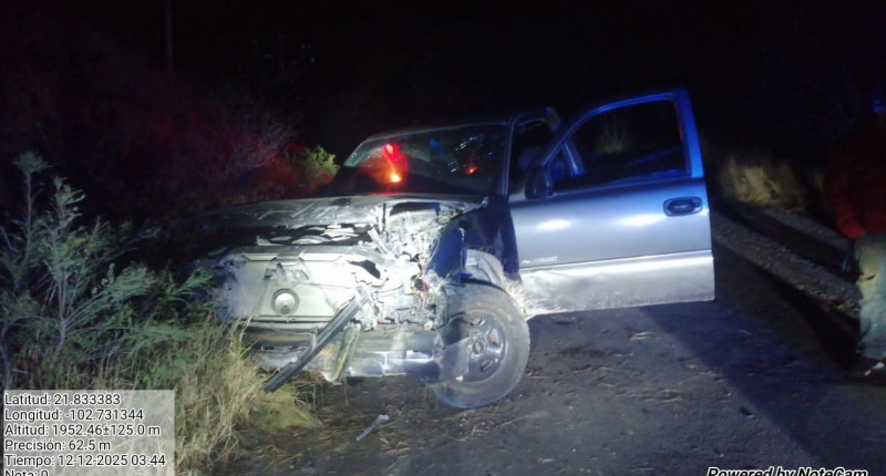 APARATOSA VOLCADURA SE REGISTRÓ EN LA CARRETERA ESTATAL NÚMERO 51 EN EL MUNICIPIO DE CALVILLO 