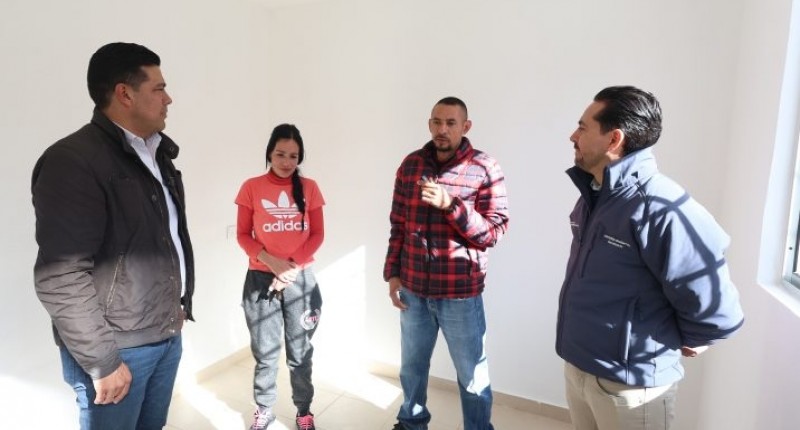 ALCALDE DE AGS, LEO MONTAÑEZ, ENTREGA CUARTOS ADICIONALES A FAMILIAS DEL ORIENTE DE LA CIUDAD