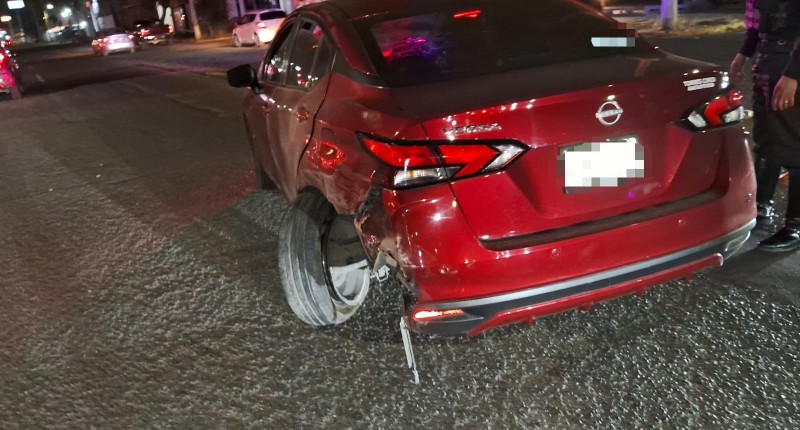 SE REGISTRÓ FUERTE CHOQUE ENTRE TRES VEHÍCULOS EN AVENIDA AGUASCALIENTES