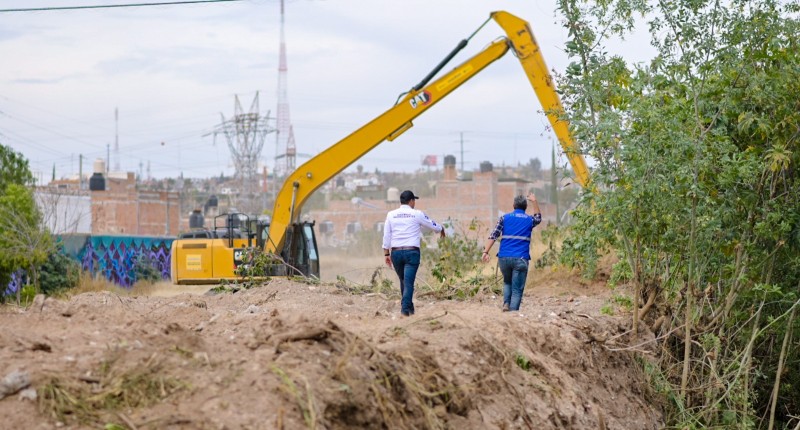 SUPERVISA ALCALDE DE AGS, LEO MONTAÑEZ, TRABAJOS DE LIMPIEZA EN EL ARROYO DE LOS ARELLANO PARA PREVENIR RIESGOS EN TEMPORADA DE LLUVIAS