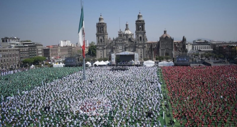 CDMX OBTIENE RÉCORD GUINNESS POR LA CLASE DE FUTBOL MÁS GRANDE DEL MUNDO; PARTICIPARON 9 MIL 500 PERSONAS