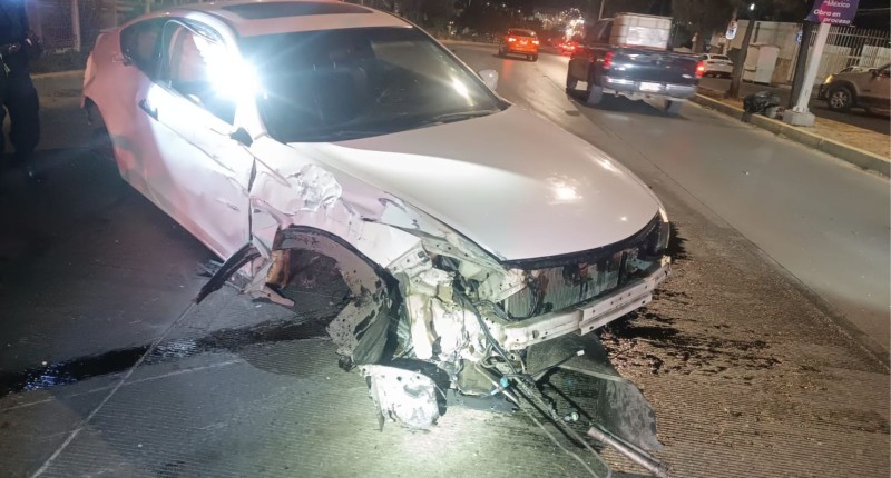 DURANTE LA NOCHE Y MADRUGADA CHOCARON CONTRA UNA MALLA EN AVENIDA SIGLO XXI Y CONTRA UN ÁRBOL EN AV. JOSÉ MARÌA CHÁVEZ, EN AGS