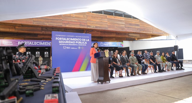 TERE JIMÉNEZ FORTALECE LA SEGURIDAD DE AGS CON ENTREGA DE ARMAMENTO A CORPORACIONES DEL ESTADO