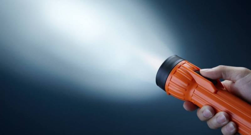 ALERTA EN GUANAJUATO: SUJETOS CON LÁMPARAS INTENTAN FRENAR AUTOS EN LA IRAPUATO-LEÓN | VIDEO 