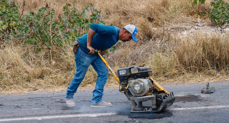 CALVILLO REALIZA BACHEO DEL LIBRAMIENTO A JALPA
