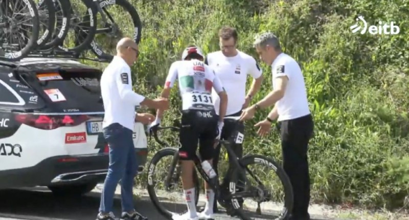 ISAAC DEL TORO SUFRE CAÍDA Y ABANDONA LA TERCERA ETAPA DE LA VUELTA AL PAÍS VASCO
