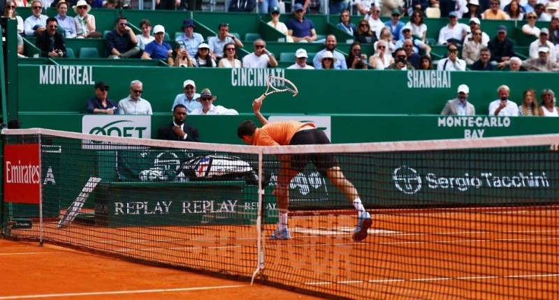 LA RIDÍCULA EXPLOSIÓN DE MEDVEDEV EN SU DERROTA ANTE BERRETTINI EN MONTECARLO