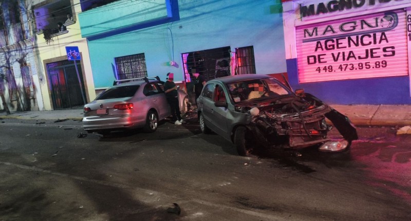 FUERTE CHOQUE EN LA ZONA CENTRO DE LA CD DE AGS QUE DEJÓ UN LESIONADO