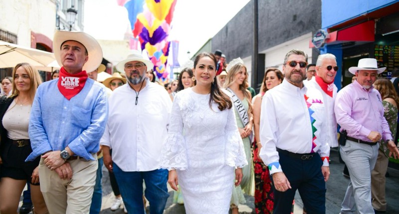 INAUGURA TERE JIMÉNEZ LA FNSM 2026 CON TRADICIONAL RECORRIDO