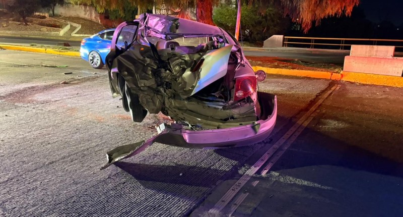 EBRIO AUTOMOVILISTA CHOCÓ CONTRA UN ÁRBOL EN RESIDENCIAL  DEL VALLE II, EN AGS