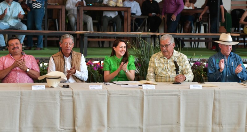 REFRENDA TERE JIMÉNEZ COMPROMISO CON EL SECTOR GANADERO DE AGUASCALIENTES