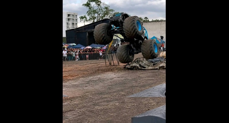 TRAGEDIA EN COLOMBIA: CONDUCTORA DE MONSTER TRUCK PIERDE EL CONTROL Y ARROLLA A LOS ESPECTADORES; HAY DOS MUERTOS Y 37 HERIDOS I VIDEO