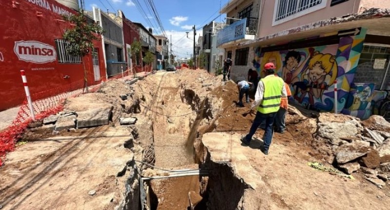 AVANZA MIAA EN LA REHABILITACIÓN DE LA RED DE ALCANTARILLADO EN LA CALLE 5 DE FEBRERO ESQUINA CON JOSEFA ORTIZ DE DOMÍNGUEZ, EN EL ENCINO, AGS