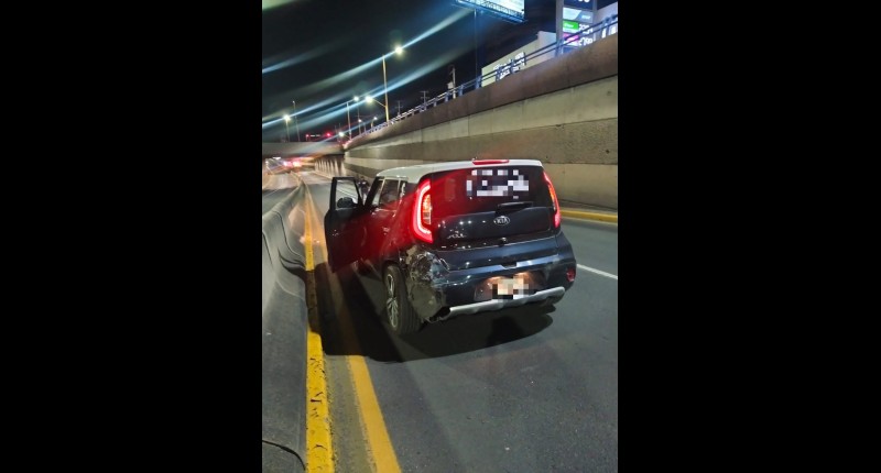 AUTOMOVILISTA CHOCÓ CONTRA MURO DE CONTENCIÓN EN PASO A DESNIVEL DE AVENIDA AGUASCALIENTES