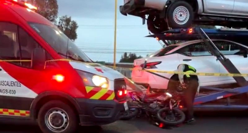 MUERE MOTOCICLISTA TRAS CHOCAR CON UNA MADRINA DE VEHÍCULOS EN LA 45 SUR