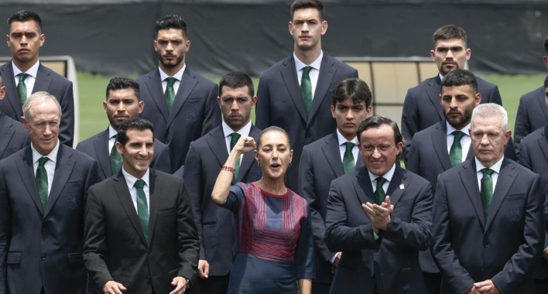 EL TRI DESAIRA INVITACIÓN DE SHEINBAUM PARA LA MAÑANERA DEL LUNES; TAL VEZ VAYAN ALGUNOS JUGADORES ESTE MARTES