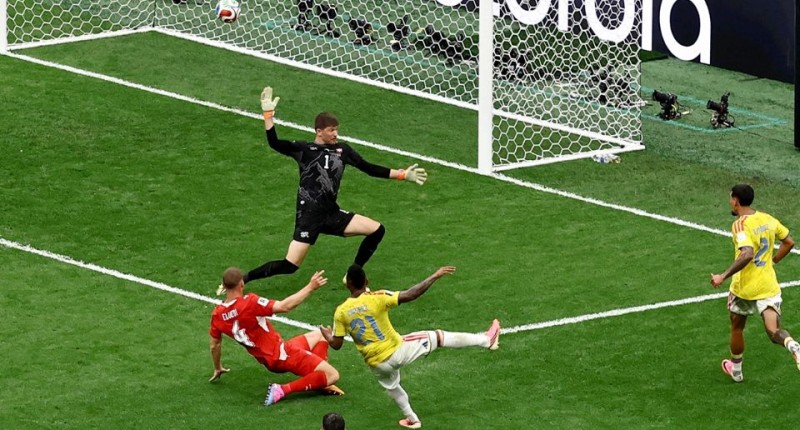 COLOMBIANO QUE FALLÓ UN GOL ANTE SUIZA RECIBE AMENAZAS DE MUERTE DEL NARCO Y NO VUELVE A SU PAÍS
