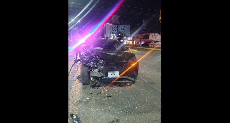 SE REGISTRÓ FUERTE CHOQUE POR ALCANCE SOBRE BOULEVARD LUIS DONALDO COLOSIO