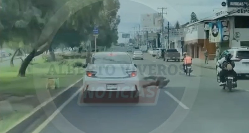 VIDEO| ADVIERTEN DE MONTACHOQUES QUE SE ARROJAN AL PASO DE VEHÍCULOS EN SEGUNDO ANILLO SUR POR EL ENTRONQUE A BOULEVARD SAN MARCOS 