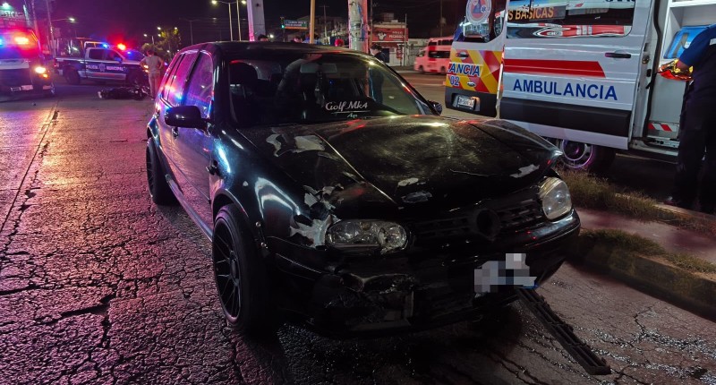 DESIGUAL CHOQUE ENTRE AUTOMÓVIL Y MOTOCICLETA EN OJOCALIENTE III DEJÓ UN LESIONADO 