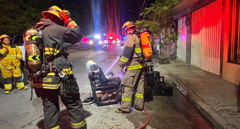 BOMBEROS DEL MUNICIPIO DE AGUASCALIENTES SOFOCARON INCENDIO EN UNA VIVIENDA DEL FRACCIONAMIENTO OJOCALIENTE 1