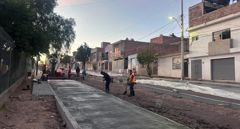 CUMPLE ALCALDE DE AGS, LEO MONTAÑEZ, A VECINOS DE LA CALLE FRIDA KAHLO, PRONTO CONTARÁN CON NUEVO PAVIMENTO