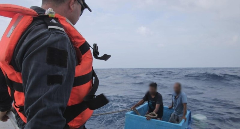 TRAS CINCO DÍAS EN ALTAMAR, RESCATAN A DOS PESCADORES DESAPARECIDOS EN CHIAPAS; LOGRAN SOBREVIVIR DENTRO DE UNA HIELERA