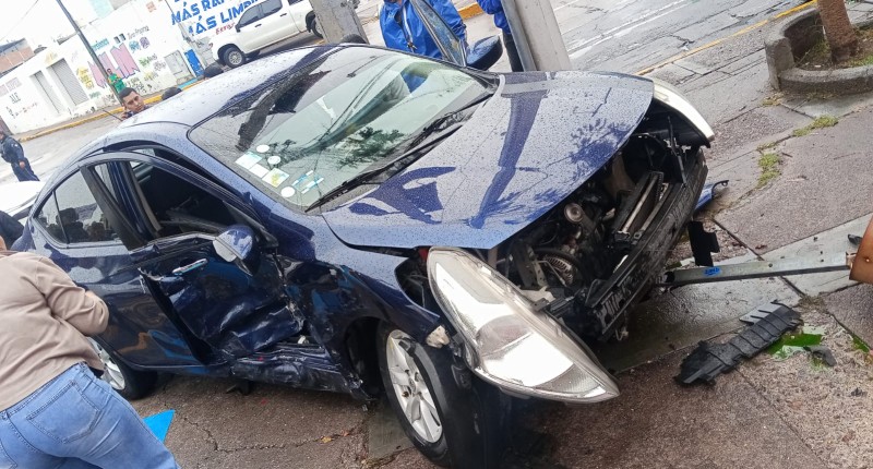 POR DAR VUELTA EN U PROHIBIDA PROVOCA CHOQUE EN LÓPEZ MATEOS, AGUASCALIENTES