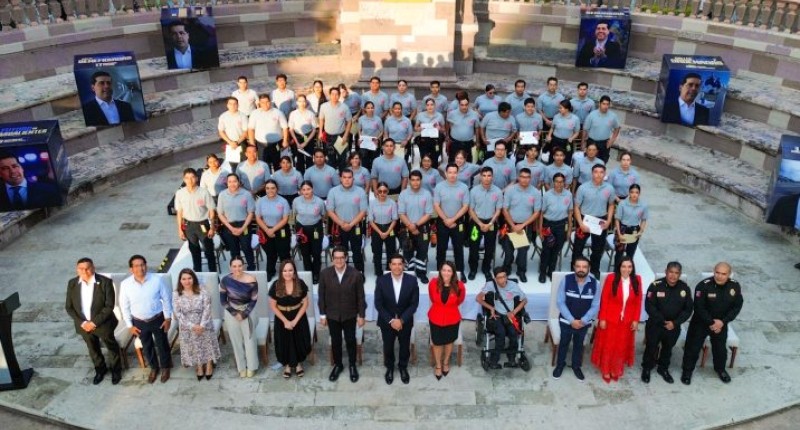 ENALTECE LEO MONTAÑEZ HONOR Y VALOR DE NUEVOS BOMBEROS VOLUNTARIOS DE AGS; FORTALECE A PROTECCIÓN CIVIL CON NUEVAS UNIDADES