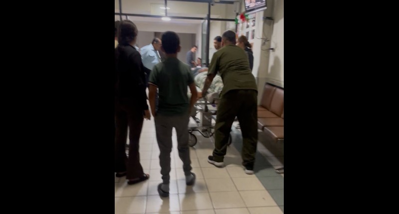 POLICÍAS DE AGS ABRIERON CAMINO A UN VEHÍCULO DONDE TRASLADABAN A UNA JOVEN INCONSCIENTE A UN HOSPITAL 