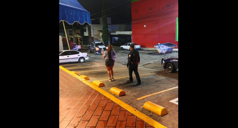 POLICÍA MUNICIPAL DE AGS AUXILIÓ A UNA MUJER LUEGO DE RECIBIR UNA GOLPIZA DE SU PAREJA