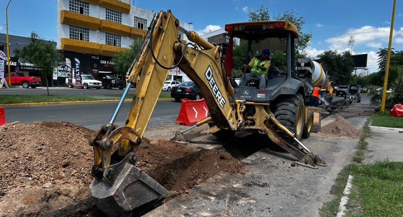 AVANZA MUNICIPIO DE AGS EN LA REHABILITACIÓN DE LA LÍNEA DE DISTRIBUCIÓN DE AGUA POTABLE EN PRIMER ANILLO