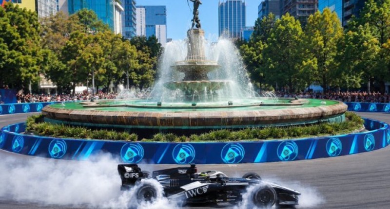 'CHECO' PÉREZ PASEARÁ SU MONOPLAZA CADILLAC POR PASEO DE LA REFORMA PREVIO AL GP