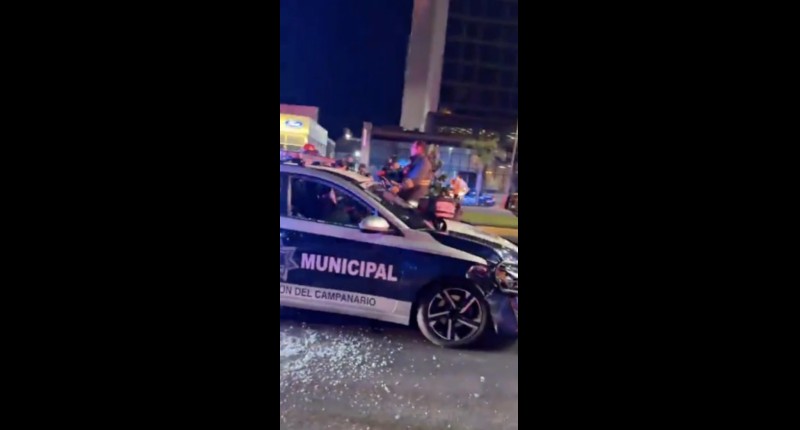 VIDEO| CONDUCTOR SE INCORPORÓ A BOULEVARD COLOSIO SIN PRECAUCIÓN Y CHOCÓ UNA PATRULLA ANOCHE