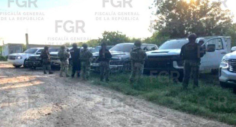 CONFISCAN TRAS UN CATEO VEHÍCULOS BLINDADOS ARTESANALMENTE, ARMAMENTO Y ARSENAL BÉLICO EN UNA BODEGA EN GUASAVE