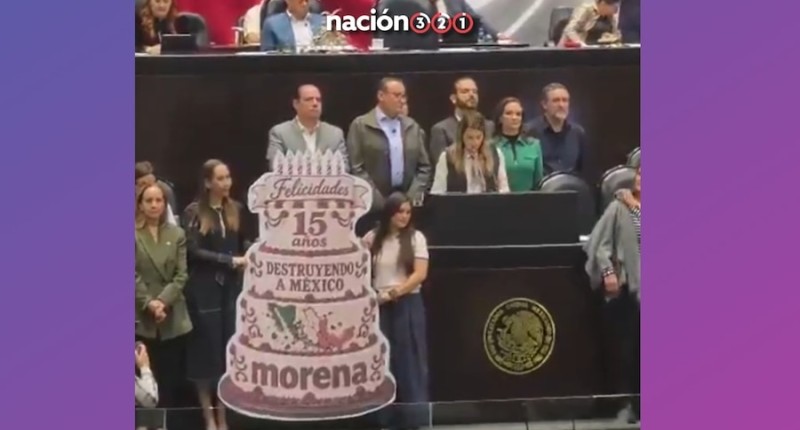 `15 AÑOS DESTRUYENDO A MÉXICO´: DIPUTADOS FEDERALES PROTAGONIZAN ?GUERRA DE PASTELES? POR ANIVERSARIO DE MORENA | VIDEO 