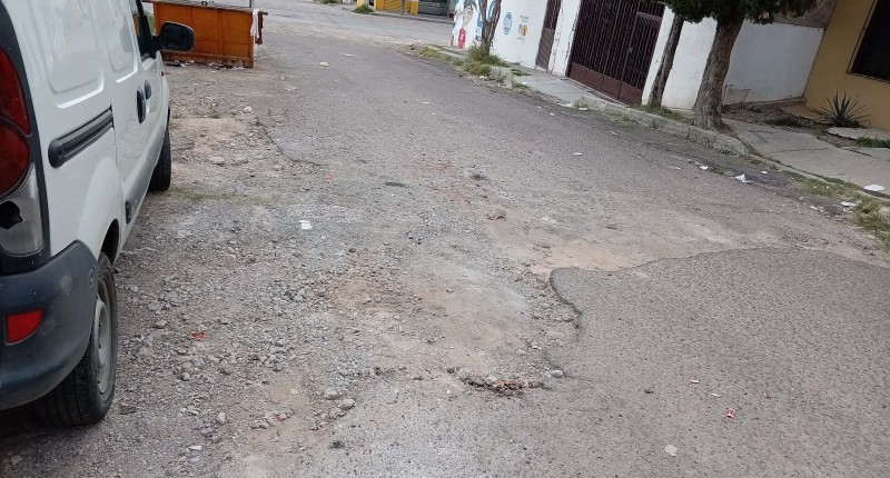 PIDEN PAVIMENTAR CALLE CANDELARIO RAMOS EN COL CUMBRES EN AGS