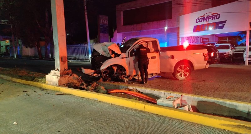 FALLECIO ANGEL EMANUEL ORTEGA SÁNCHEZ, UNO DE DOS JÓVENES QUE CHOCARON CONTRA UN SEÑALAMIENTO EN AV. COLOSIO, EN AGS