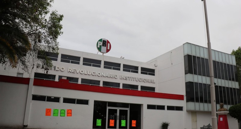 PEGAN PALABRA `PAGA´ EN EL EDIFICIO DEL PRI EN AGS EN ALUSIÓN A LA DEUDA DEL INSTITUTO CON ALEJANDRO MACÍAS